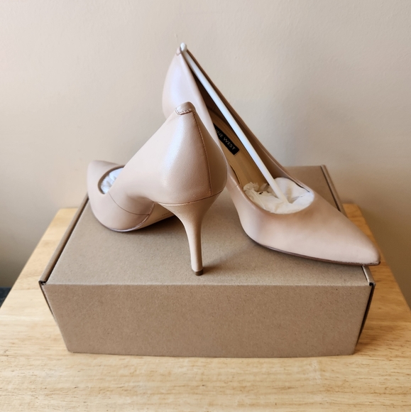 Never worn Nine West Flax Tan Leather Heels - Picture 2 of 4